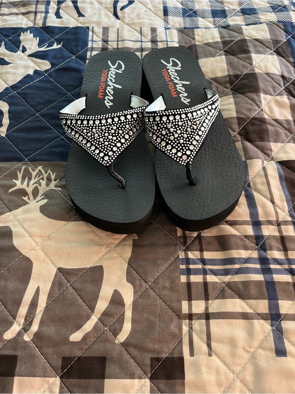 NWOT SKECHERS BLING SIZE 8